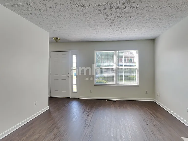 2324 Pleasant Meadow Dr — Photo 6