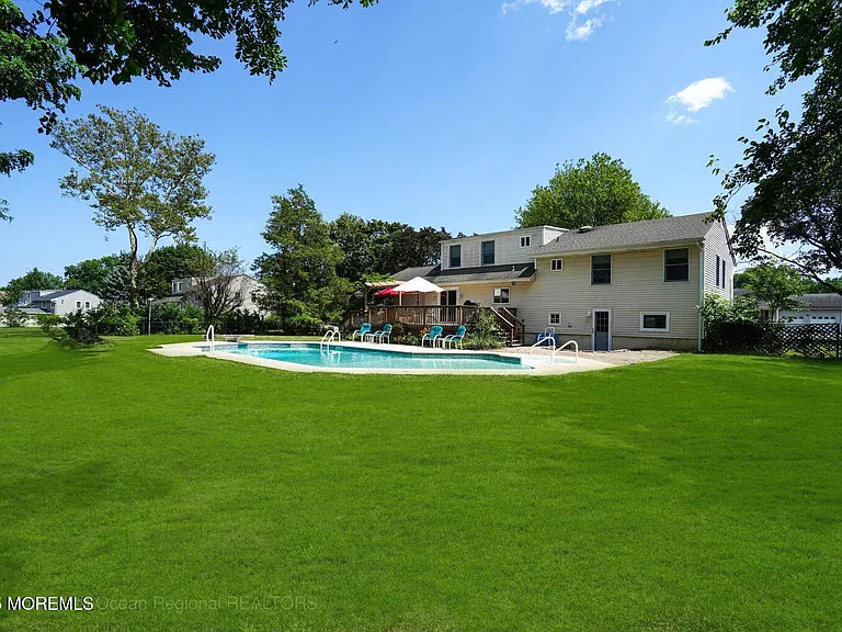 17 Arlene Dr — Photo 8