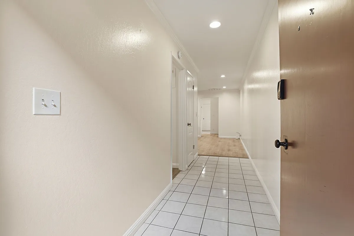 Building Photo - 14351 Saratoga Ave #1