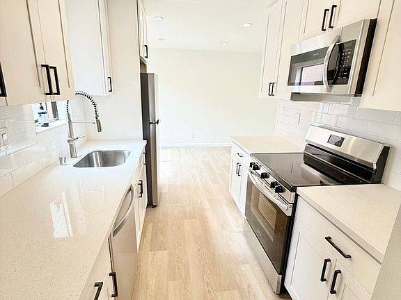 3rd image of 2521-2525 Judah St #201
