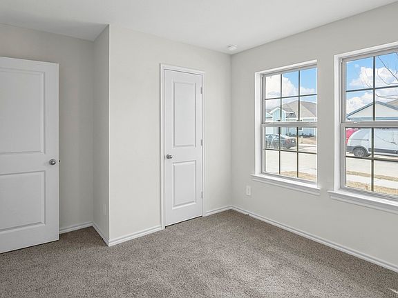 4th image of 303 Whispering Pine Dr