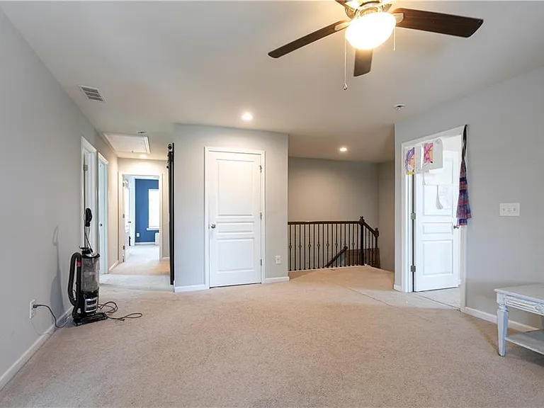 302 Pebblestone Ln — Photo 15