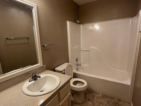 5th image of 4648 Erskine St