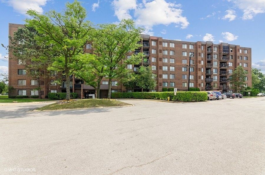 1st image of 400 Park Ave APT 710