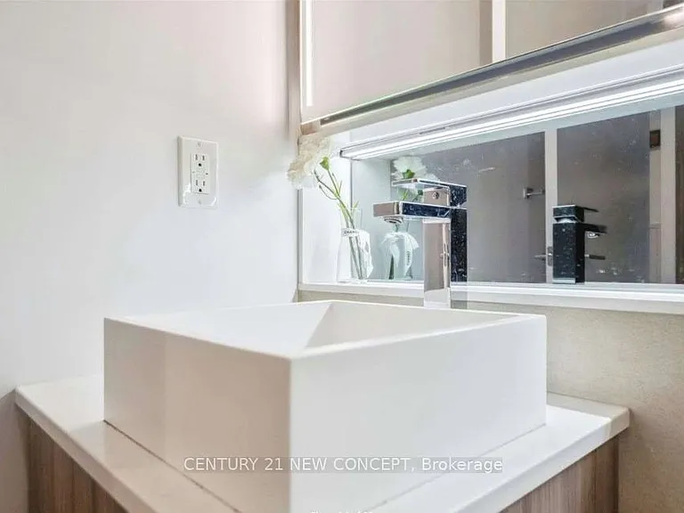 215 Queen St W #809 — Photo 10