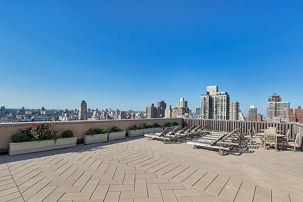 Rented by CORE | media 20