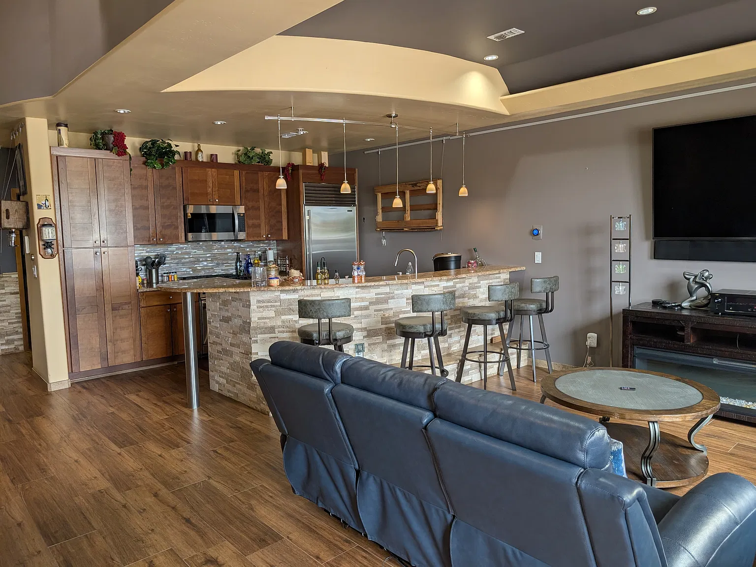 2 bed, 2.5 bath, 1600 sqft, $3,300 — Photo 1