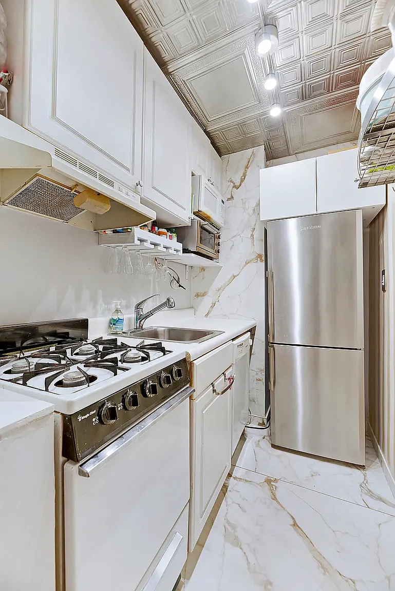 420 East 64th Street — Photo 4