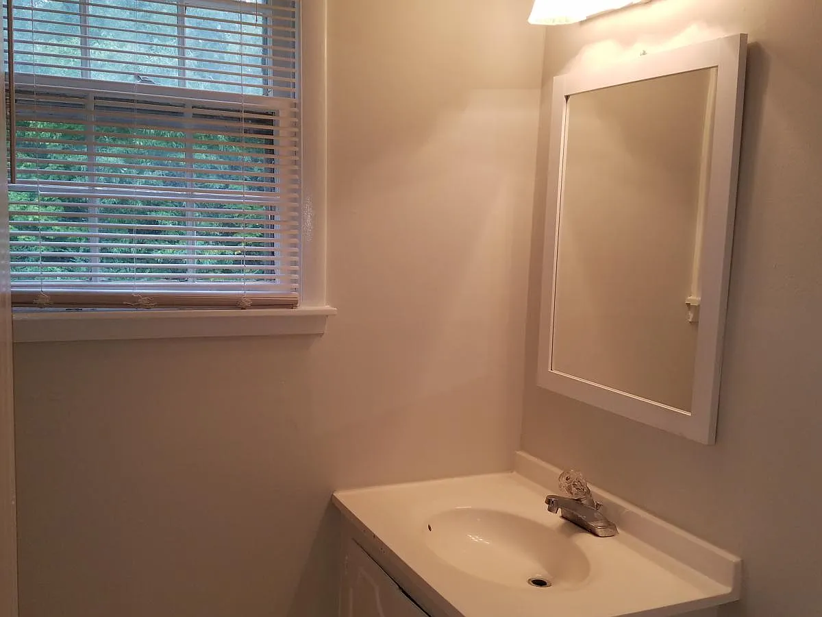3 bed, 1.5 bath, 1092 sqft, $1,795 — Photo 4