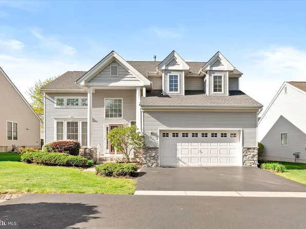 56 Goldfinch Dr, Hamilton, NJ 08690