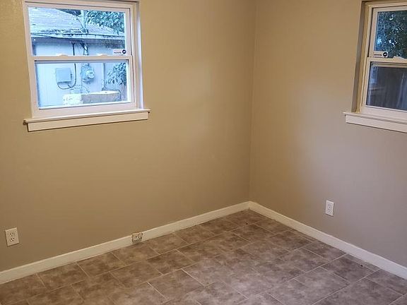 4th image of 927 Lucerne Ave