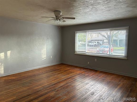 3rd image of 1601 Foster Dr