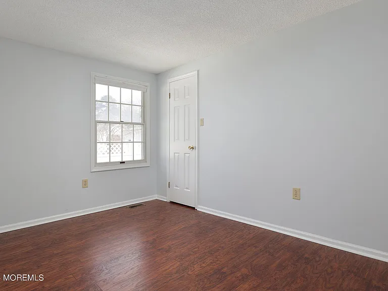 16 Pine Tree Ln — Photo 16