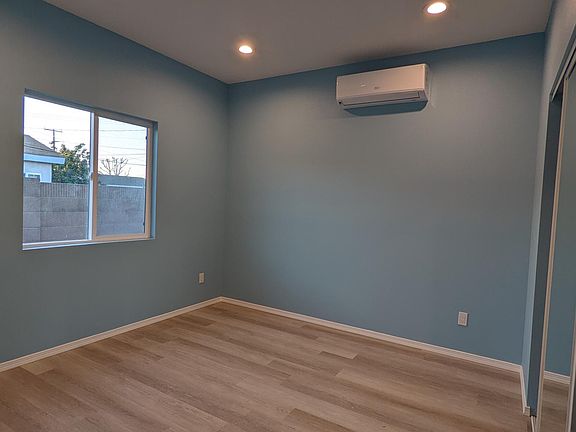3rd image of 13469 Siskiyou St