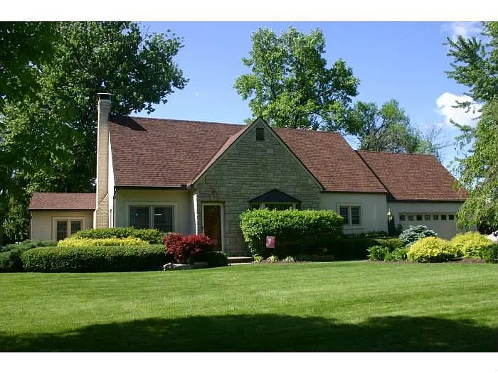2447 Dorset Rd photo 1
