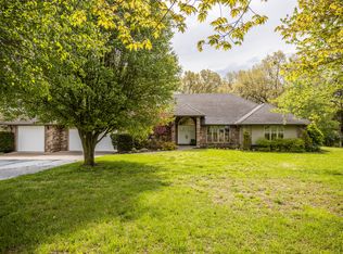 1746 W Riverfork Dr, Nixa, MO 65714