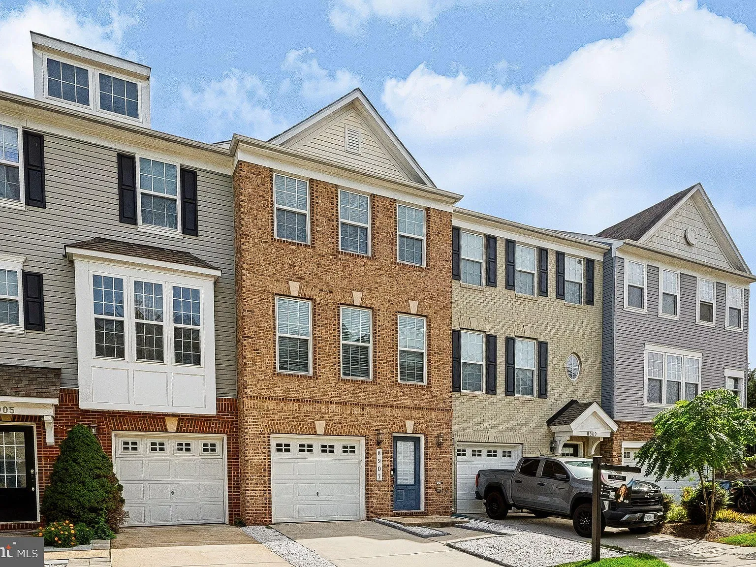 2 bed, 2.5 bath, 2373 sqft, $3,150 — Photo 2