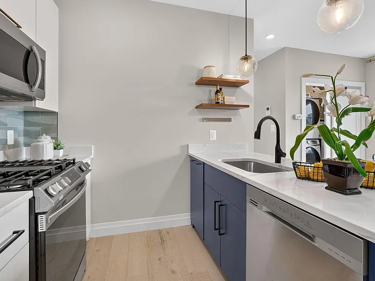 1102 Staples St NE #301 — Photo 7