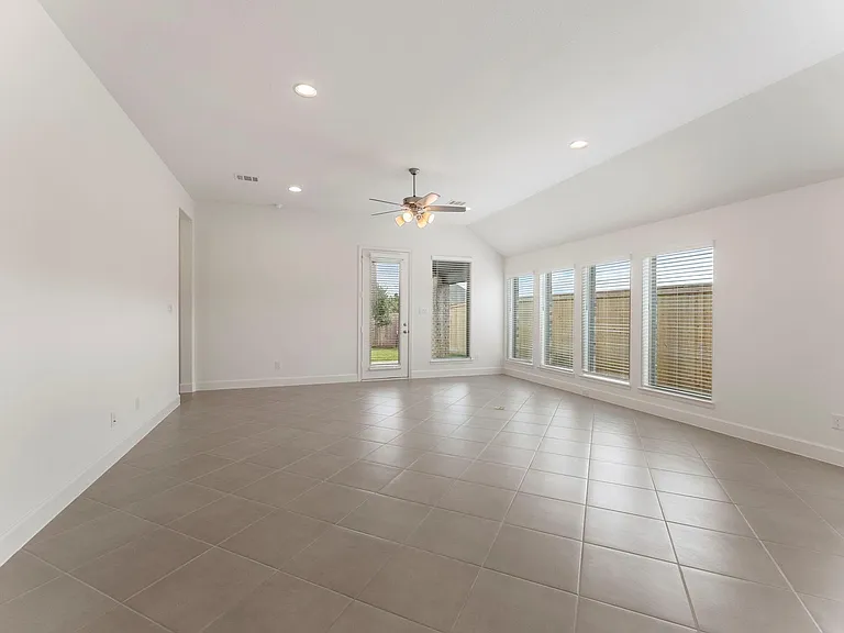26545 Pioneer Pointe Ct — Photo 30