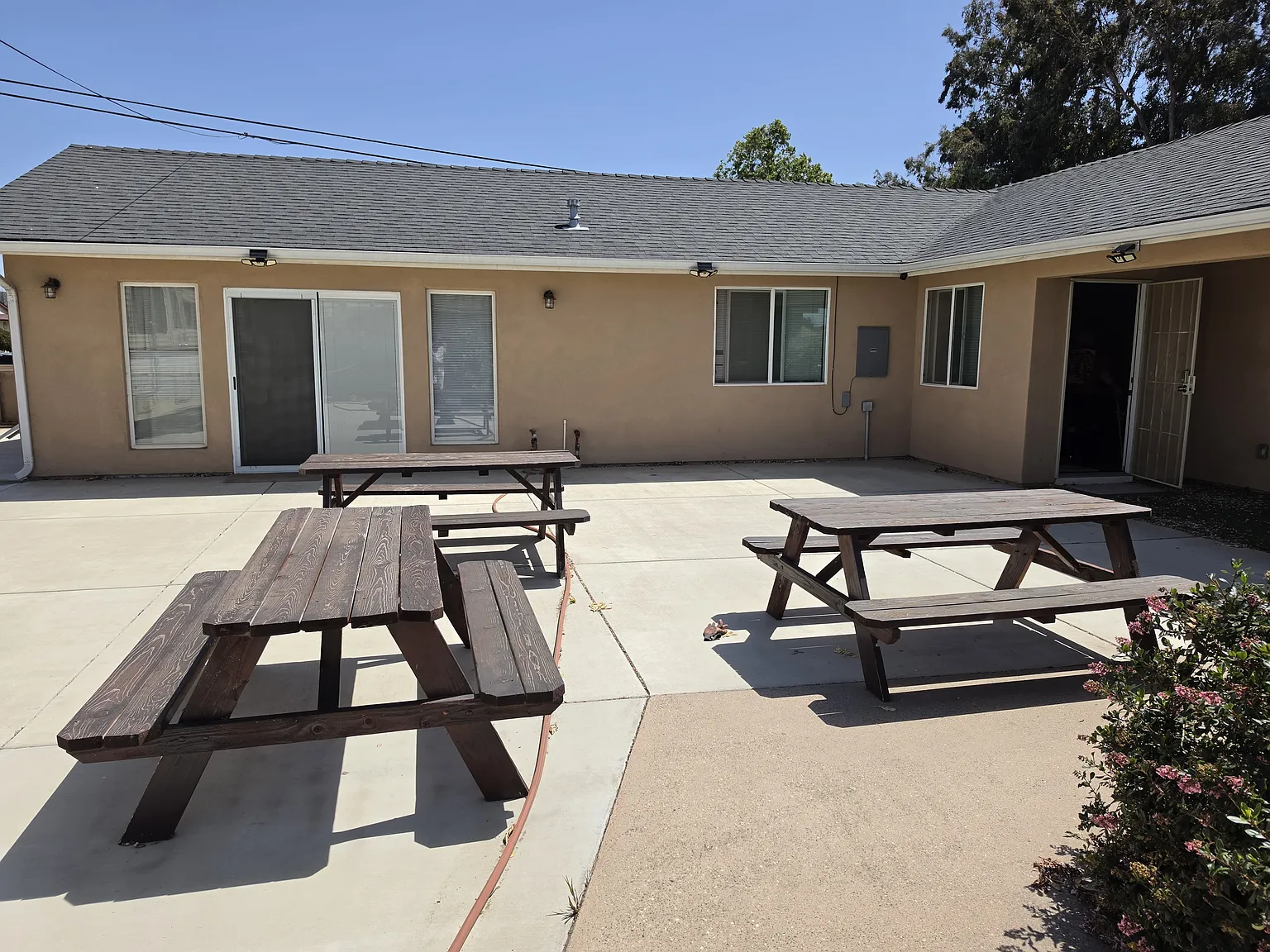 3 bed, 1100 sqft, $4,500 — Photo 1