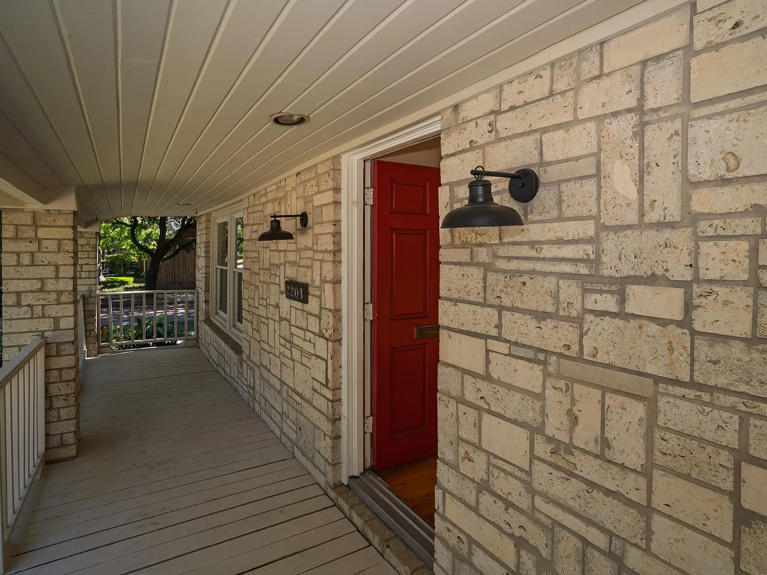 4 bed, 3.5 bath, 2339 sqft, $3,000 — Photo 4