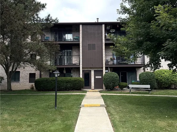 16370 Heather Ln APT 303, Middleburg Heights, OH 44130