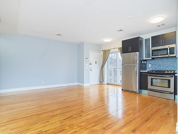 4th image of 175 Payson Ave #Penthouse A