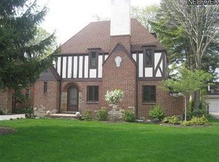 21110 Lake Rd, Rocky River, OH 44116