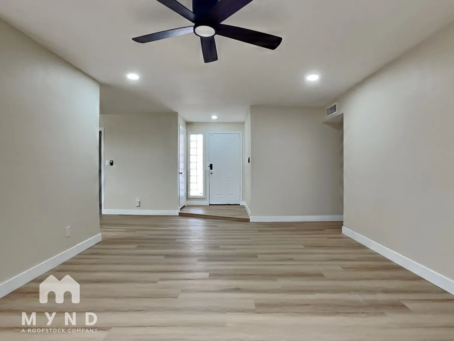 3 bed, 2.0 bath, 1848 sqft, $2,369 — Photo 4