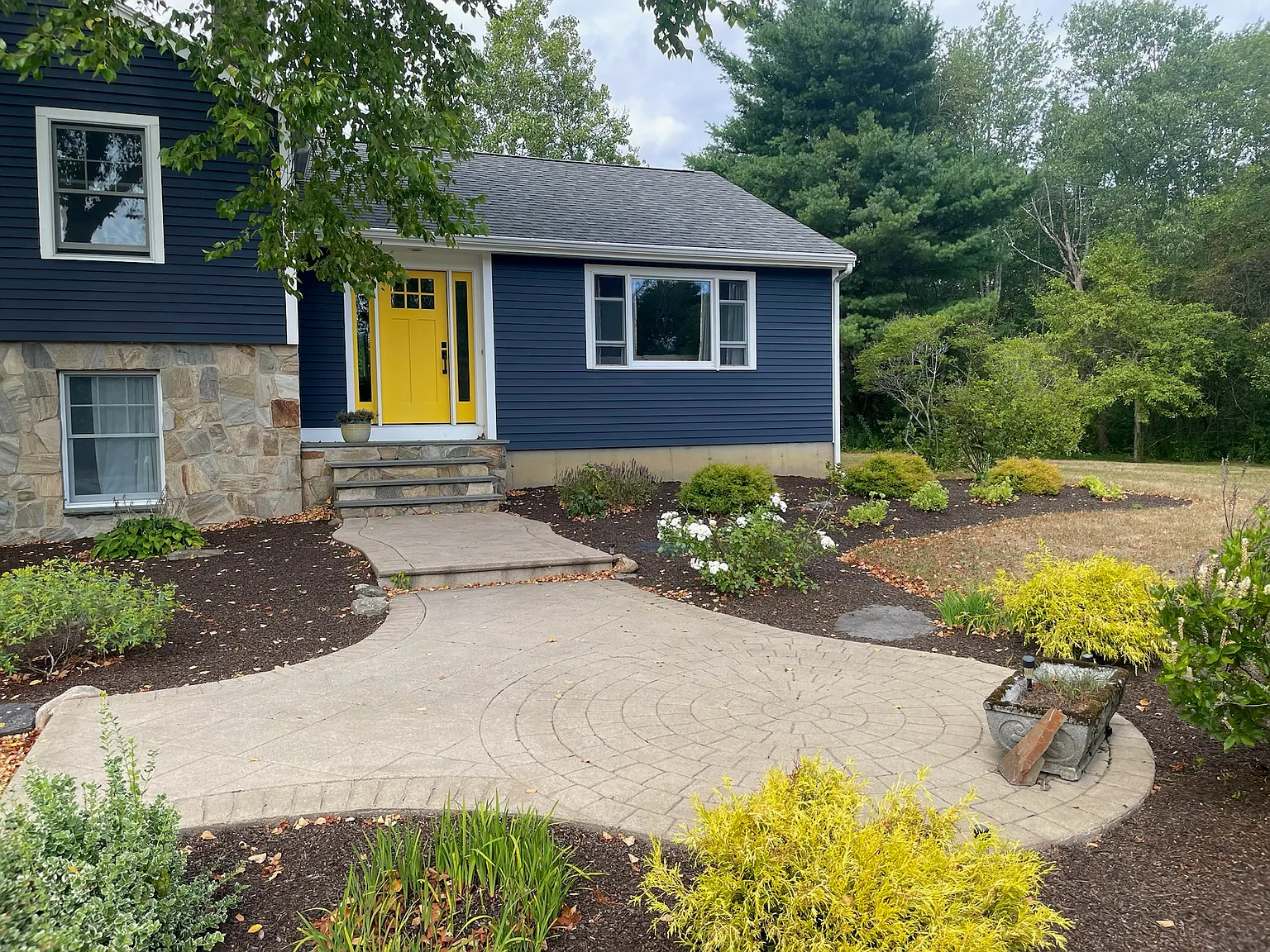 4 bed, 2100 sqft, $5,000 — Photo 2
