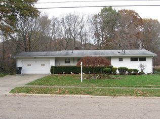 2299 Burnham Rd, Akron, OH 44333