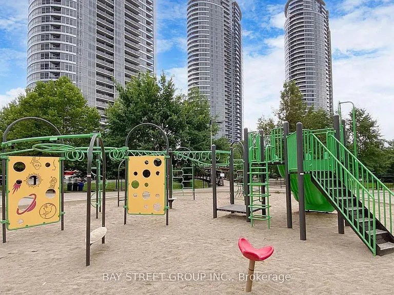 151 Village Green Sq #2703 — Photo 21