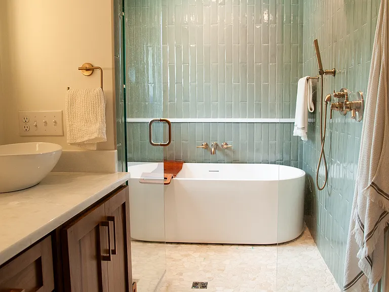 661 Bay Point Dr — Photo 4