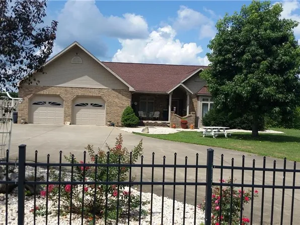 247 Hollywood Dr, Little Hocking, OH 45742