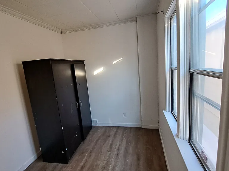 1428 Queen St — Photo 15