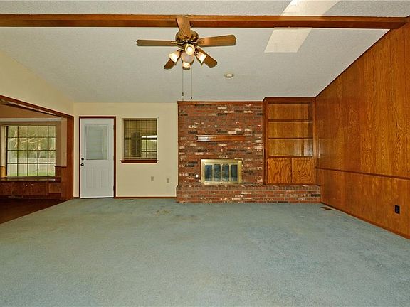 5th image of 2900 Greenfield Dr