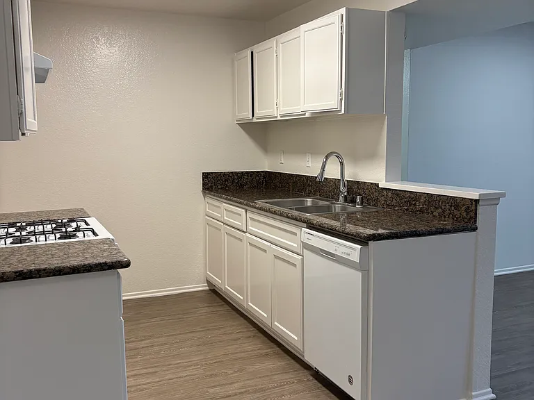 1321 Peckham St #8 — Photo 11