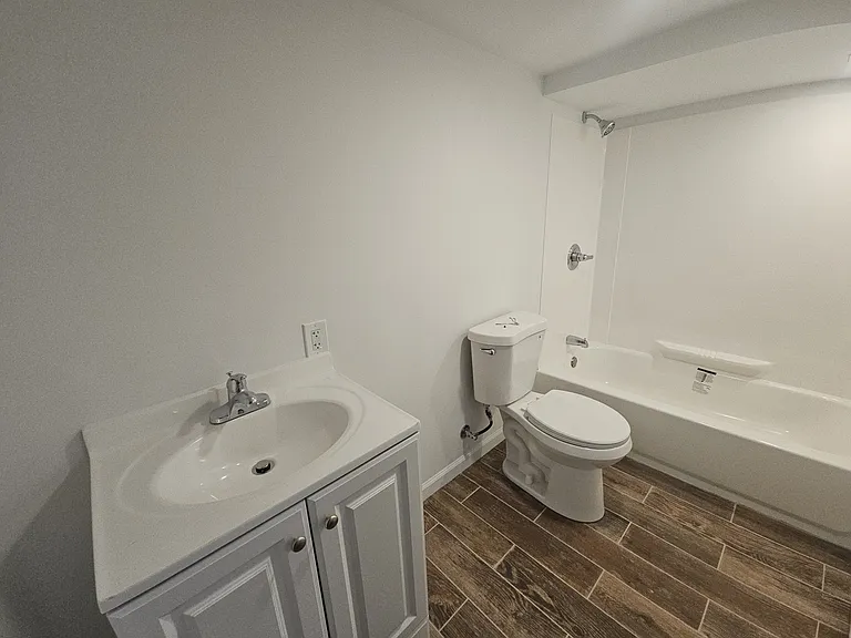 120 N Main St #6 — Photo 3
