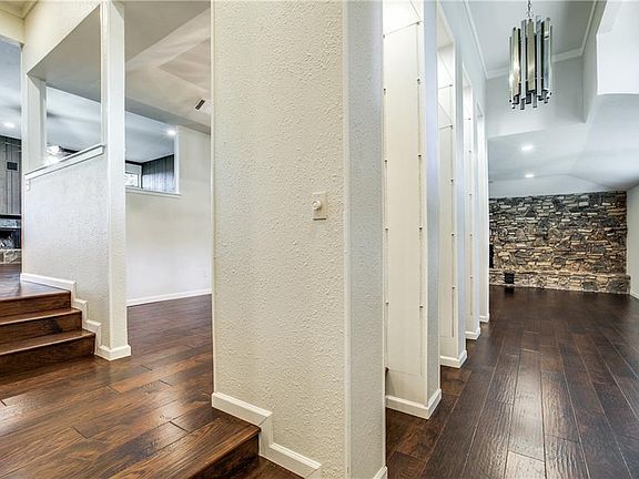 3rd image of 2727 Steamboat Cir