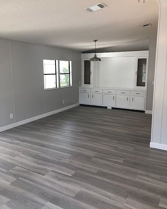 1st image of 6149 Holly Ln