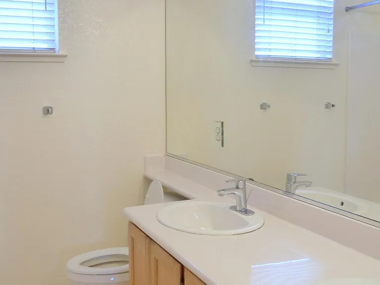 2442 Colby Ct — Photo 9