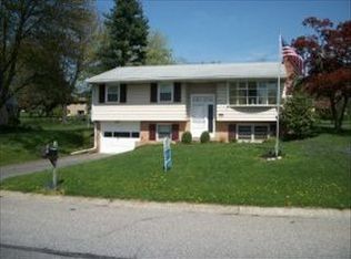 257 Tennyson Dr, Lancaster, PA