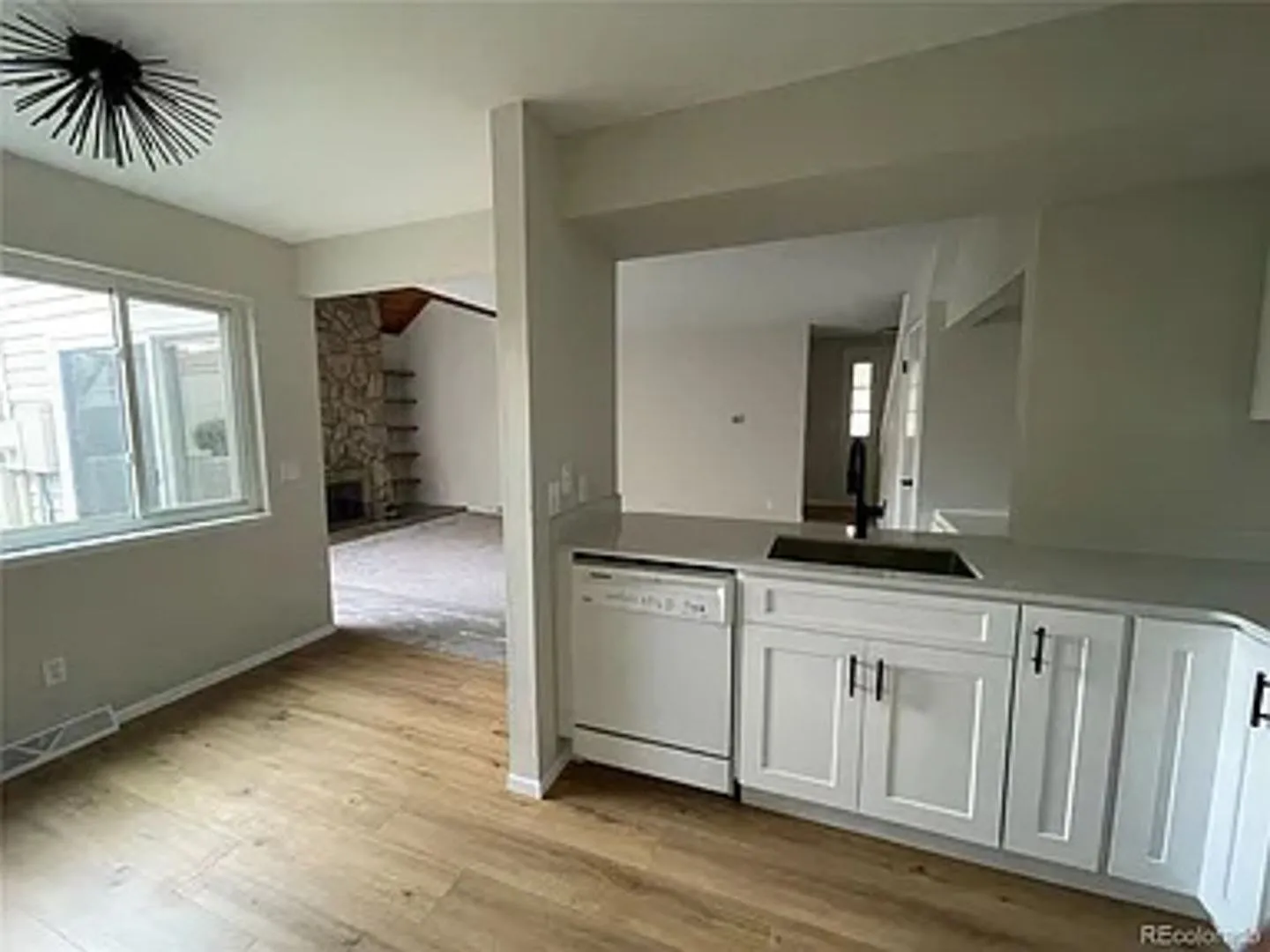 Charming 1BR Condo in Aurora — Photo 2
