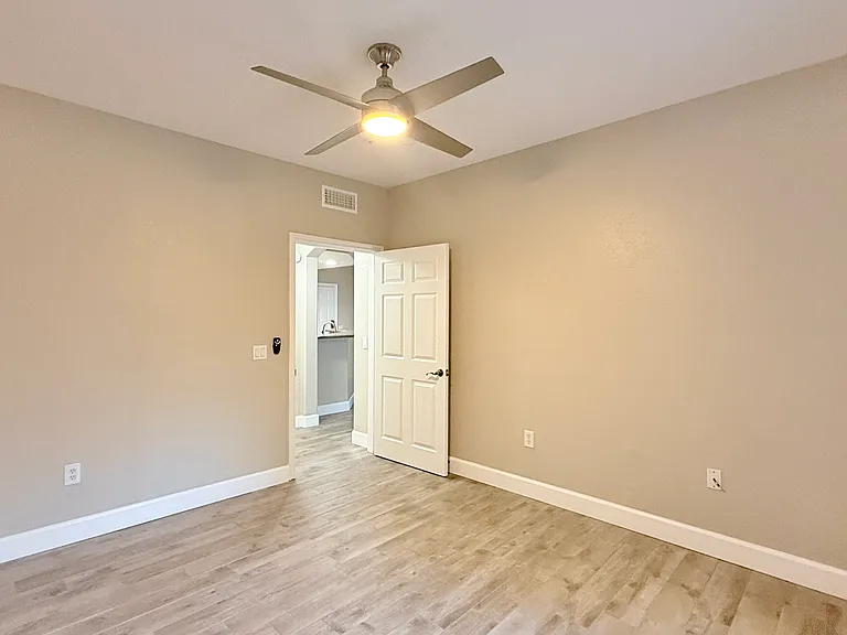 9263 Regents Rd #B105 — Photo 8