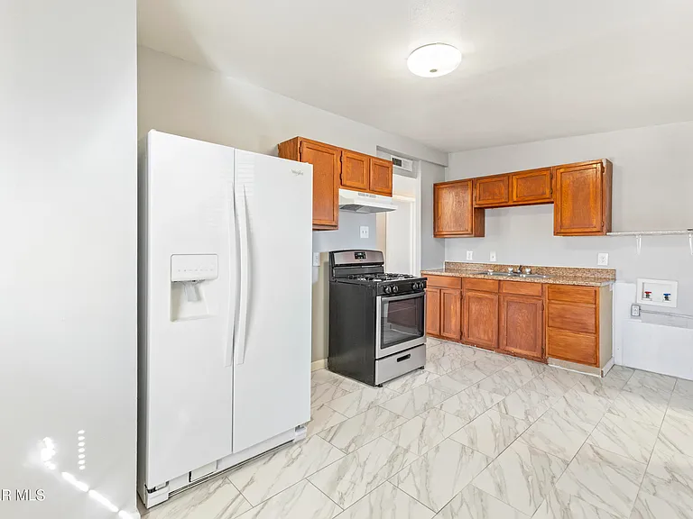 1015 N Clark Dr — Photo 14