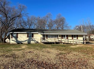 1227 N Chestnut St, Nevada, MO 64772