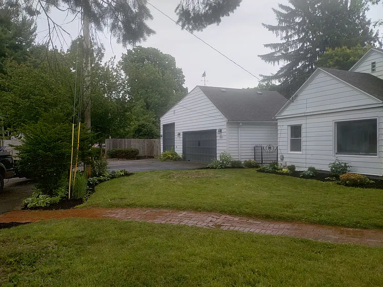3950 Riverside Dr — Photo 38