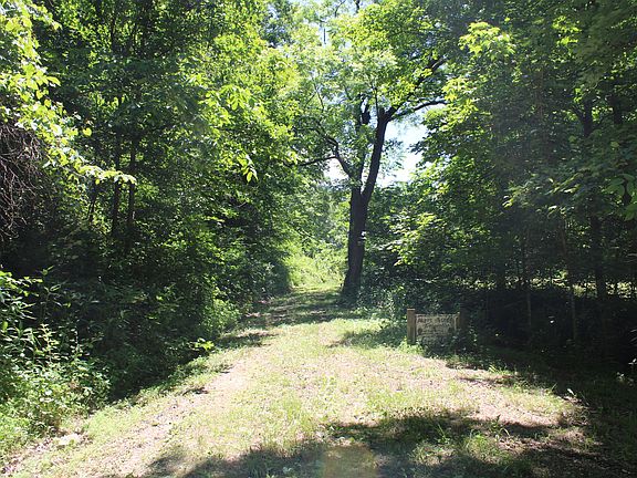 Private gravel/dirt driveway