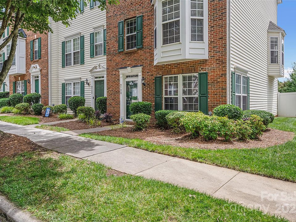 1st image of 9728 Blossom Hill Dr
