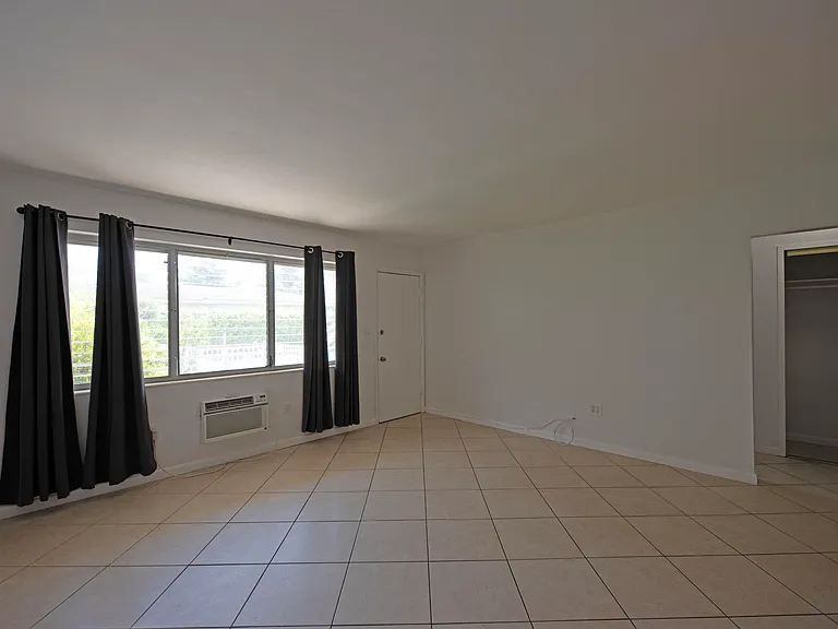 2250 Bay Dr #4 — Photo 4